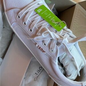 Taos Star Footwear Women's White Canvas Sneakers